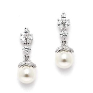 Pearl drop stud earrings